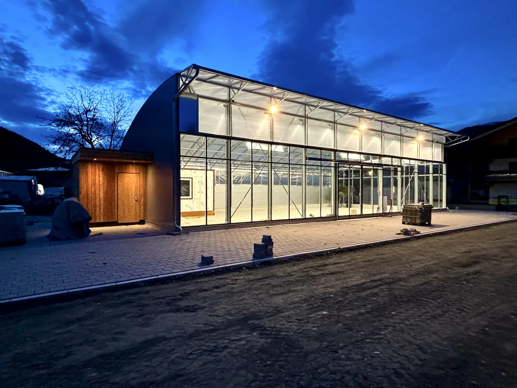 Glashaus mit Holzkabine, Keil Tauerngärten