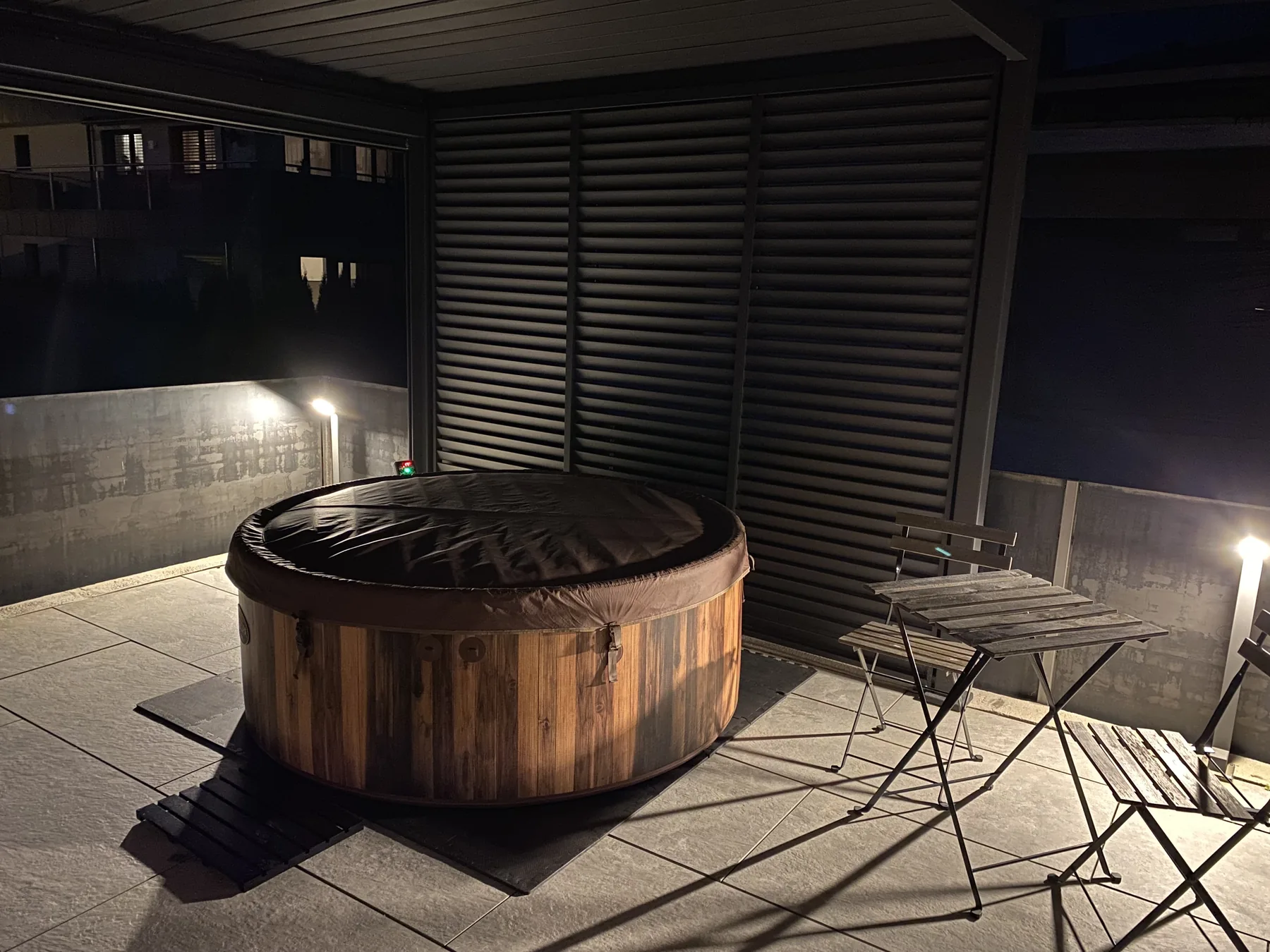 Terrasse mit Pollerleuchten